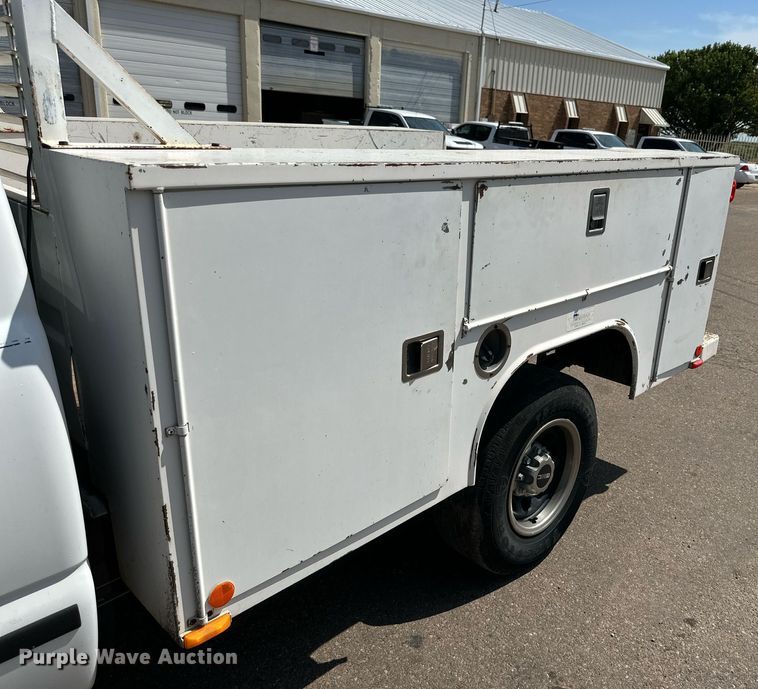 image for item DN4719 2000 GMC Sierra 2500 HD  utility bed pickup truck