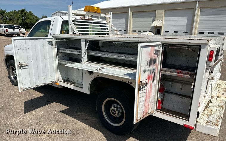 image for item DN4719 2000 GMC Sierra 2500 HD  utility bed pickup truck