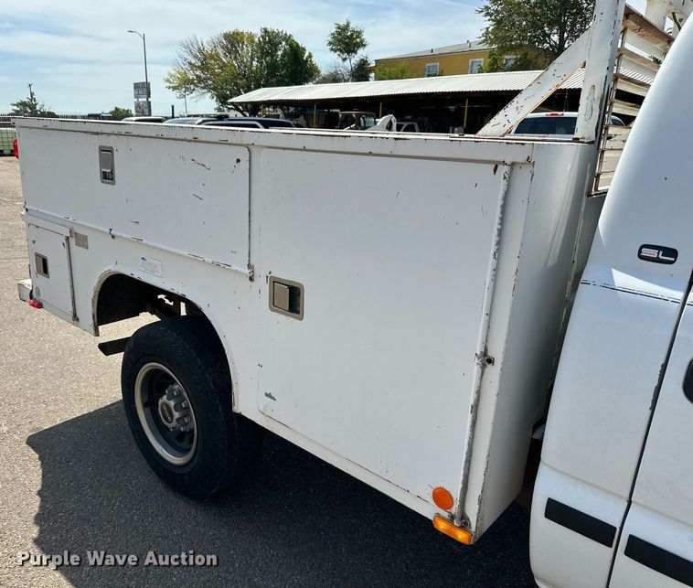 image for item DN4719 2000 GMC Sierra 2500 HD  utility bed pickup truck