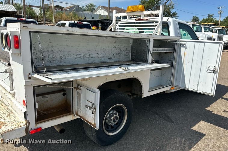 image for item DN4719 2000 GMC Sierra 2500 HD  utility bed pickup truck