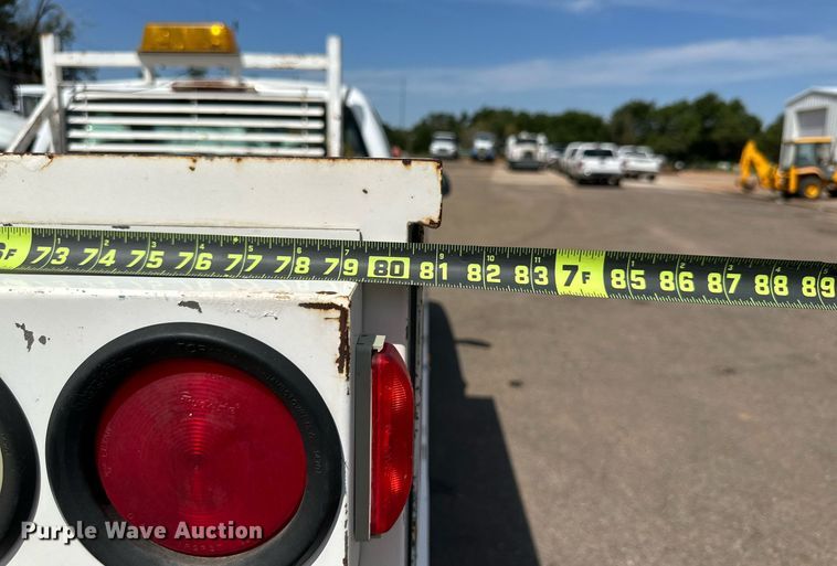 image for item DN4719 2000 GMC Sierra 2500 HD  utility bed pickup truck