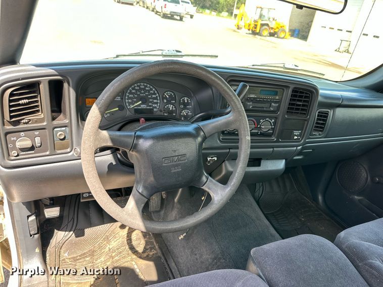 image for item DN4719 2000 GMC Sierra 2500 HD  utility bed pickup truck