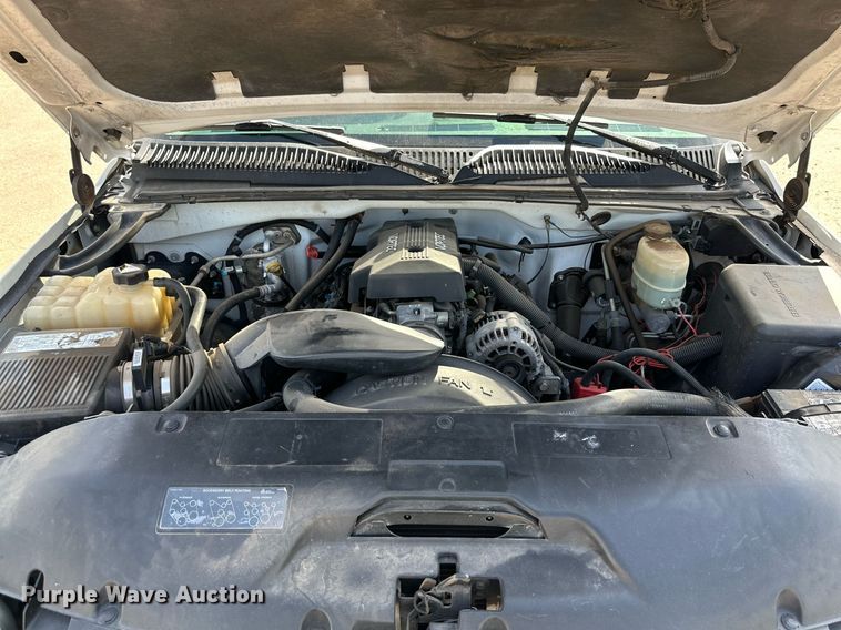 image for item DN4719 2000 GMC Sierra 2500 HD  utility bed pickup truck