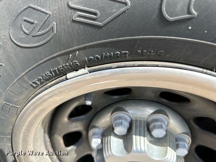 image for item DN4719 2000 GMC Sierra 2500 HD  utility bed pickup truck