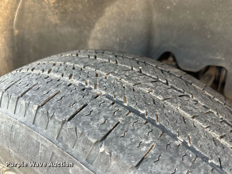 image for item DN4719 2000 GMC Sierra 2500 HD  utility bed pickup truck