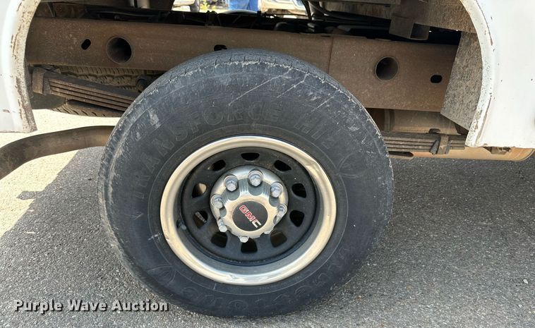 image for item DN4719 2000 GMC Sierra 2500 HD  utility bed pickup truck