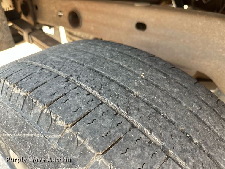 image for item DN4719 2000 GMC Sierra 2500 HD  utility bed pickup truck