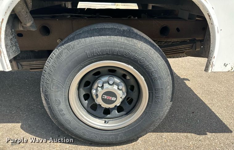 image for item DN4719 2000 GMC Sierra 2500 HD  utility bed pickup truck