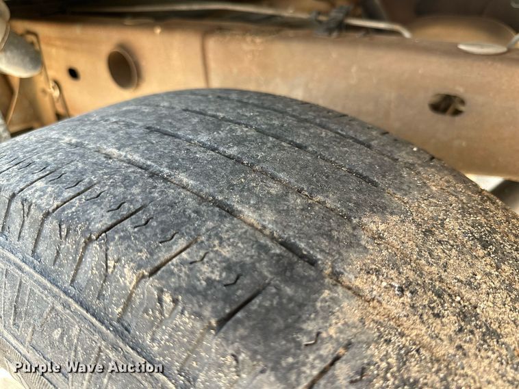 image for item DN4719 2000 GMC Sierra 2500 HD  utility bed pickup truck