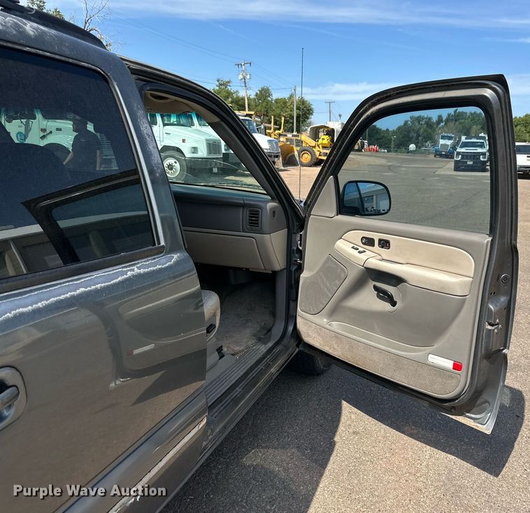 image for item DN4720 2000 Chevrolet Tahoe  SUV