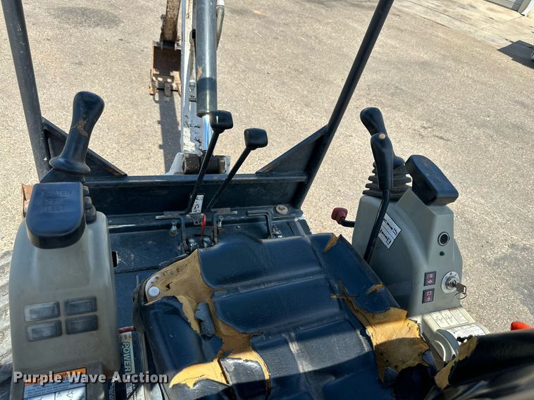 image for item DN4721 2011 Bobcat 324  mini excavator