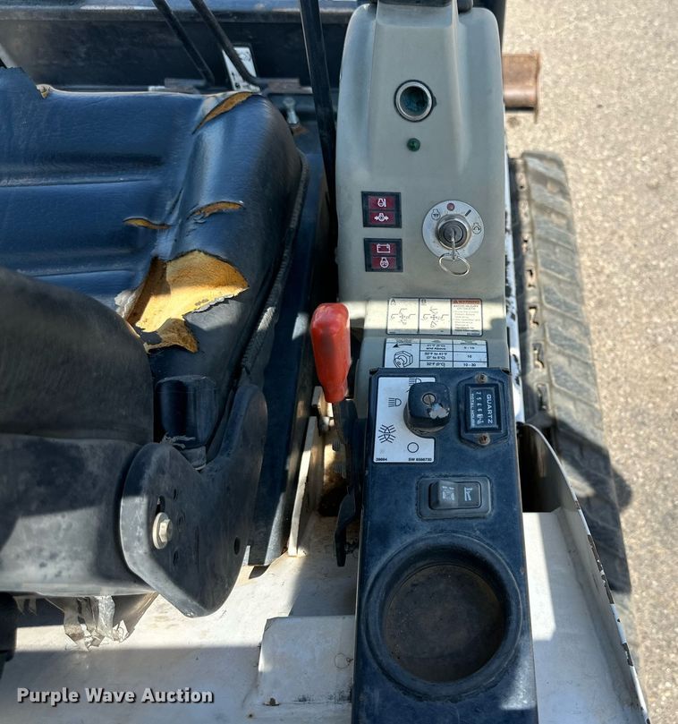 image for item DN4721 2011 Bobcat 324  mini excavator