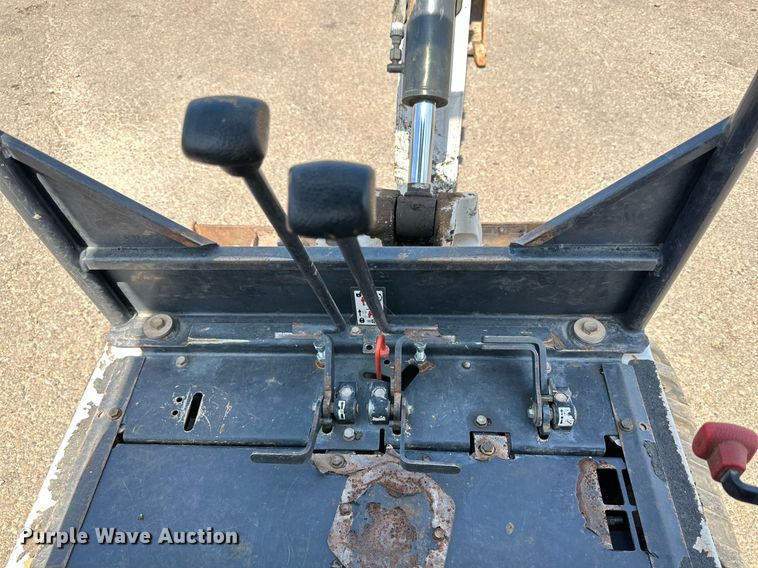 image for item DN4721 2011 Bobcat 324  mini excavator