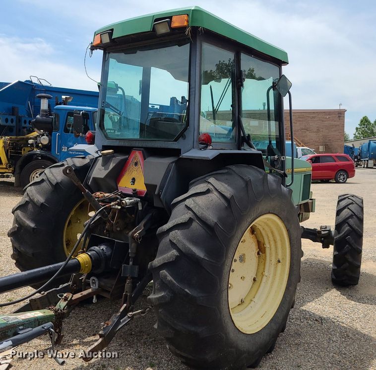 image for item DN8525 1997 John Deere 5500  MFWD tractor