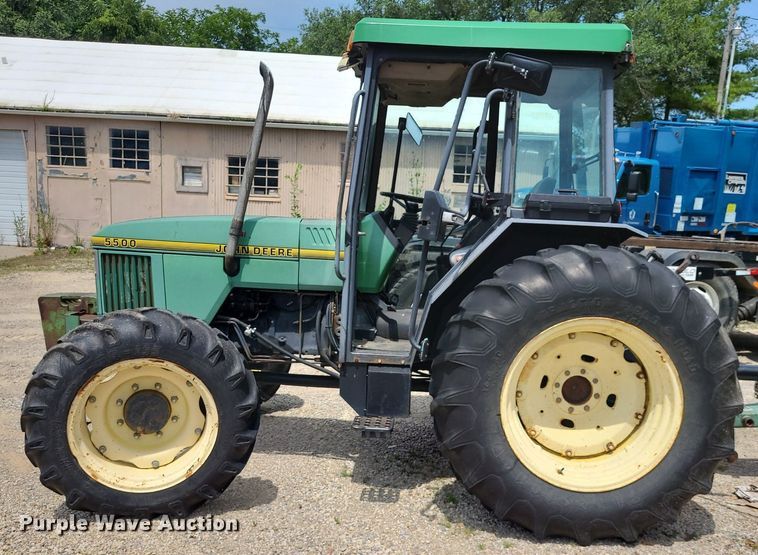 image for item DN8525 1997 John Deere 5500  MFWD tractor
