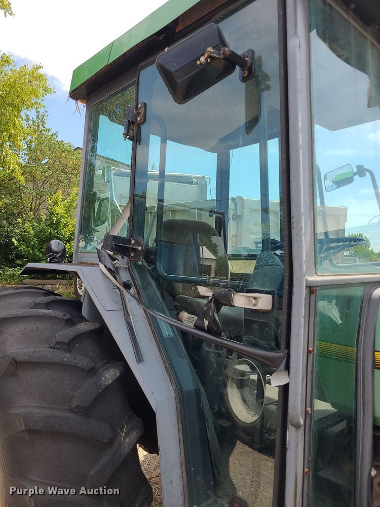 image for item DN8525 1997 John Deere 5500  MFWD tractor