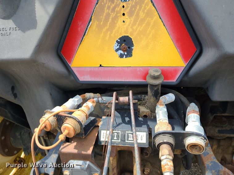 image for item DN8525 1997 John Deere 5500  MFWD tractor