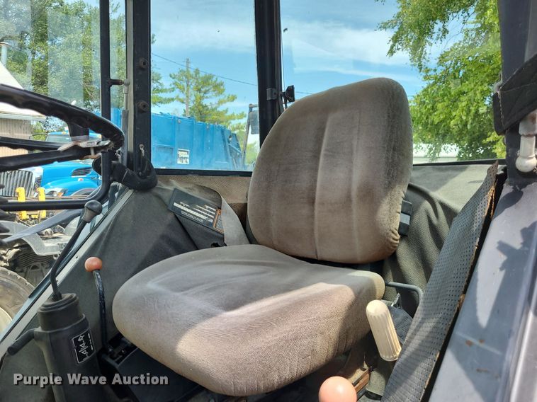 image for item DN8525 1997 John Deere 5500  MFWD tractor