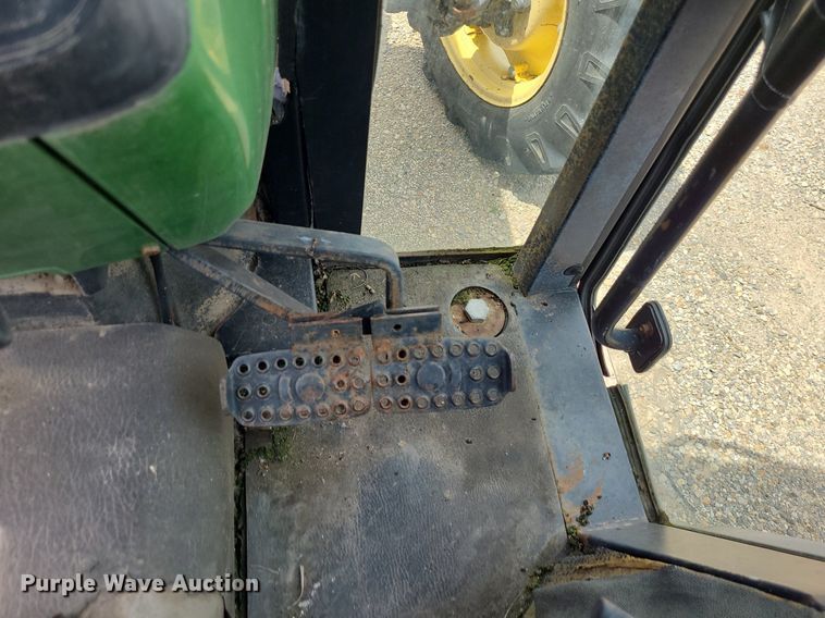 image for item DN8525 1997 John Deere 5500  MFWD tractor