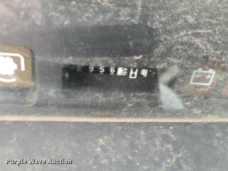 image for item DN8525 1997 John Deere 5500  MFWD tractor