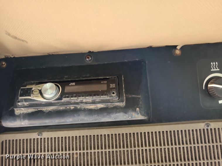 image for item DN8525 1997 John Deere 5500  MFWD tractor