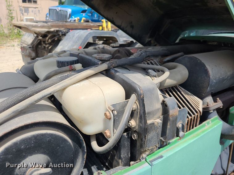 image for item DN8525 1997 John Deere 5500  MFWD tractor