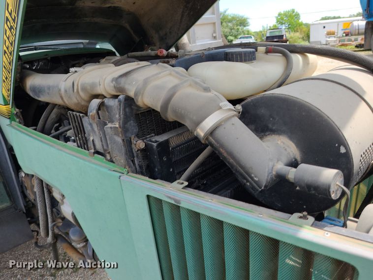 image for item DN8525 1997 John Deere 5500  MFWD tractor