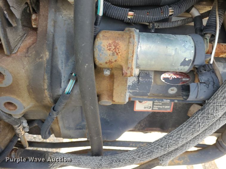 image for item DN8525 1997 John Deere 5500  MFWD tractor