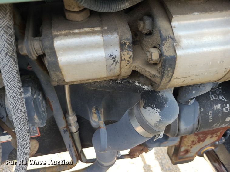 image for item DN8525 1997 John Deere 5500  MFWD tractor