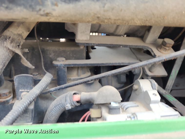 image for item DN8525 1997 John Deere 5500  MFWD tractor