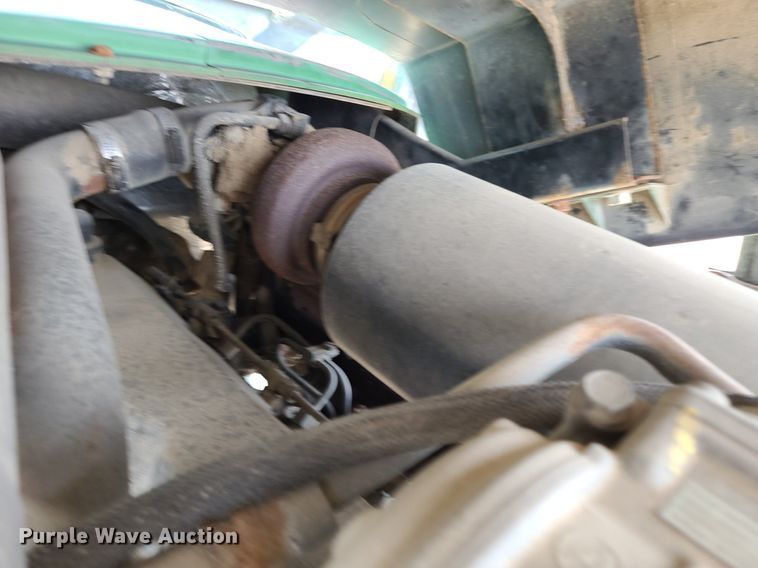 image for item DN8525 1997 John Deere 5500  MFWD tractor