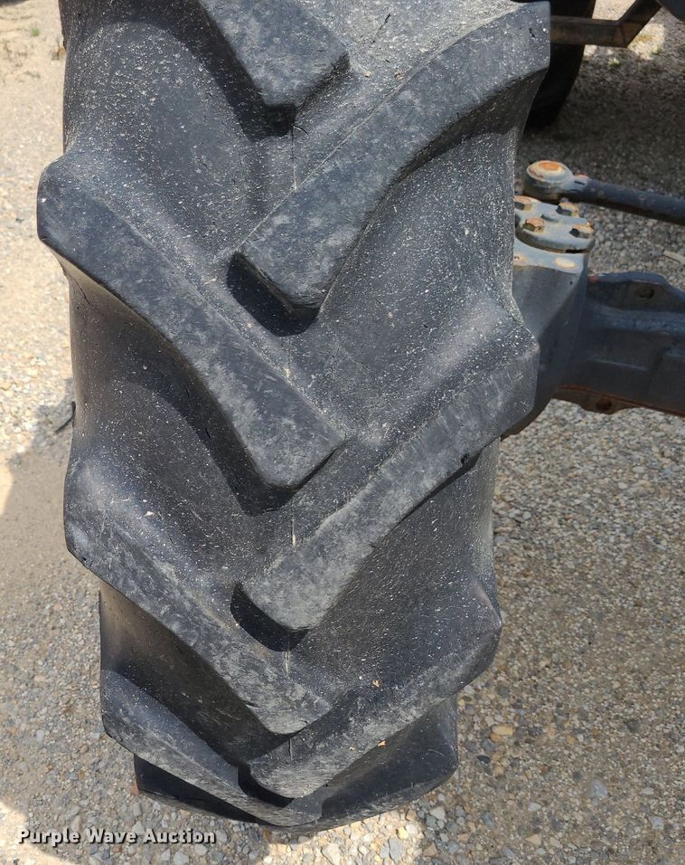 image for item DN8525 1997 John Deere 5500  MFWD tractor