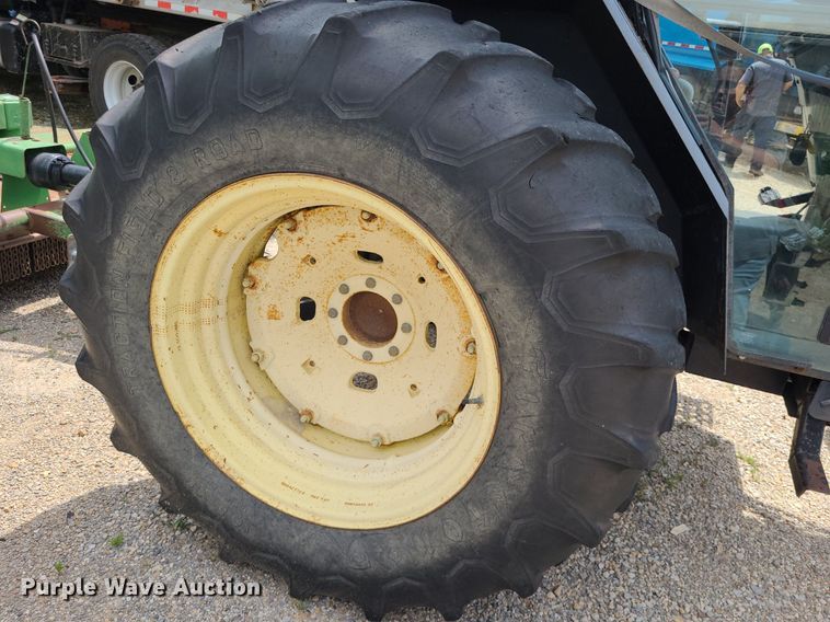 image for item DN8525 1997 John Deere 5500  MFWD tractor