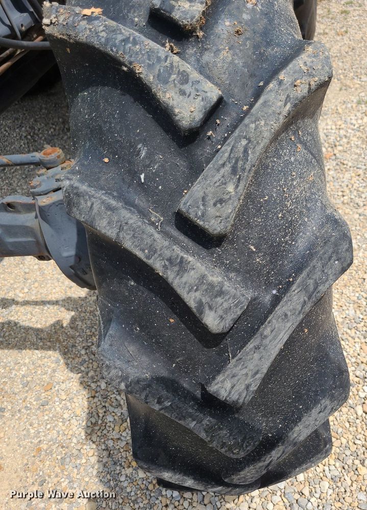 image for item DN8525 1997 John Deere 5500  MFWD tractor