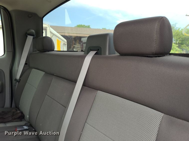 image for item DN8527 2005 Ford F150 XL  SuperCrew pickup truck