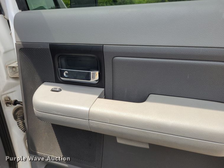 image for item DN8527 2005 Ford F150 XL  SuperCrew pickup truck