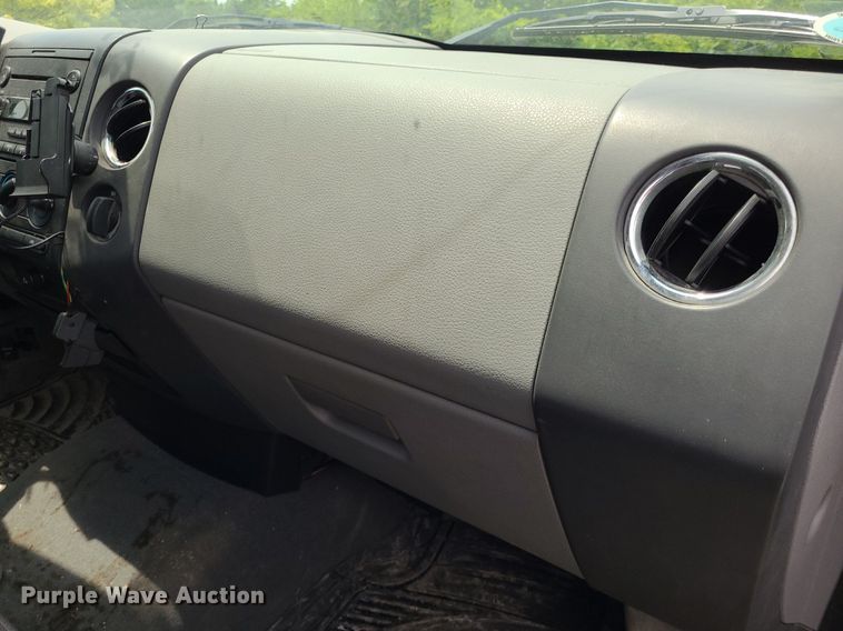 image for item DN8527 2005 Ford F150 XL  SuperCrew pickup truck