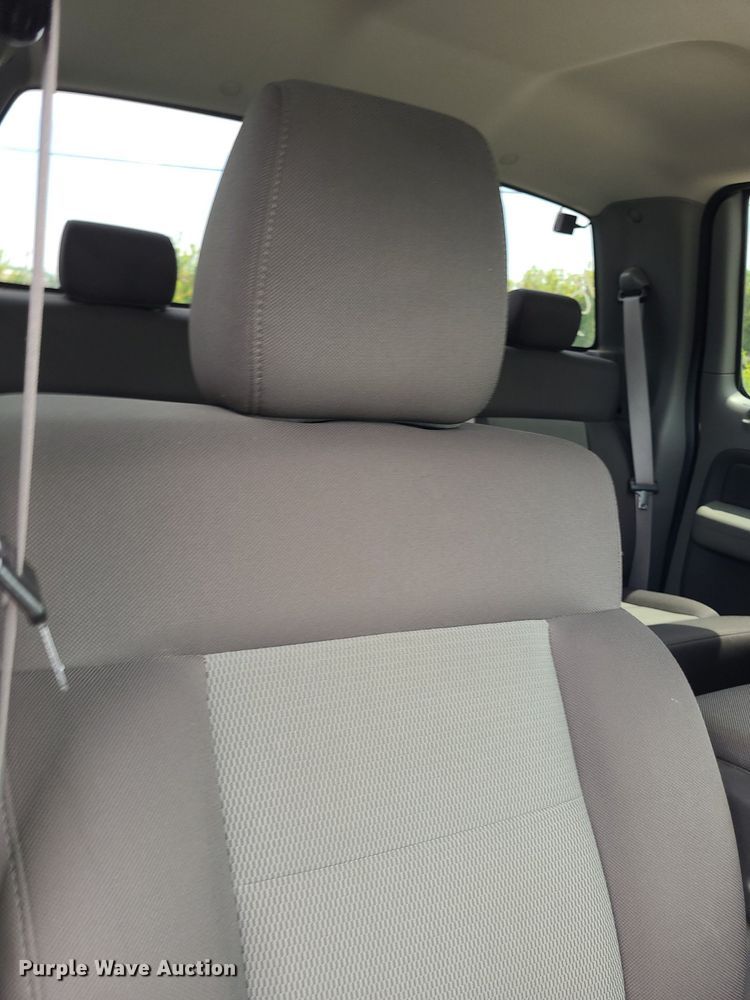 image for item DN8527 2005 Ford F150 XL  SuperCrew pickup truck