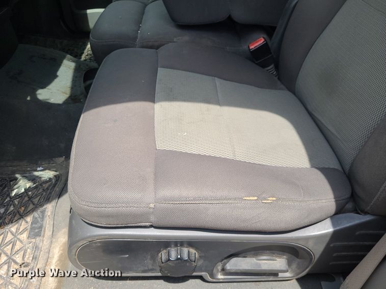 image for item DN8527 2005 Ford F150 XL  SuperCrew pickup truck