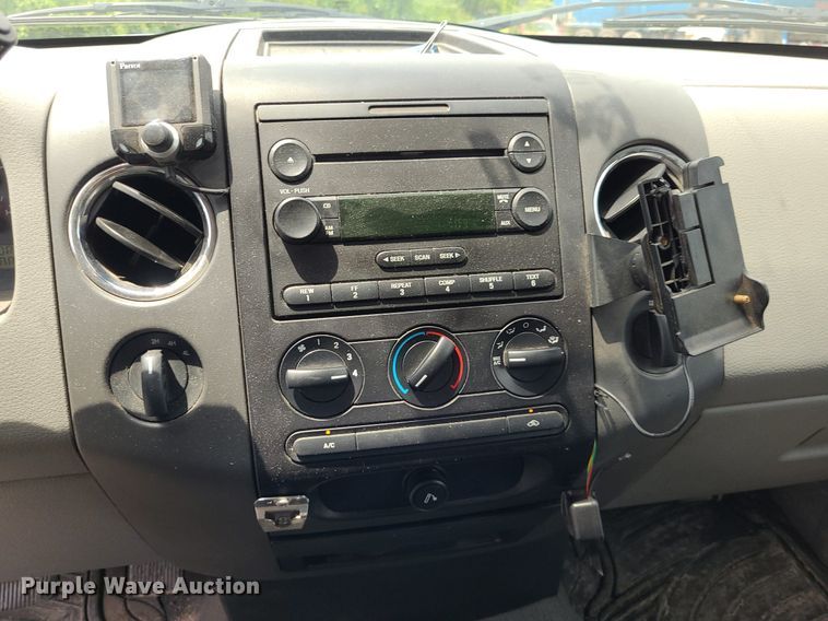 image for item DN8527 2005 Ford F150 XL  SuperCrew pickup truck