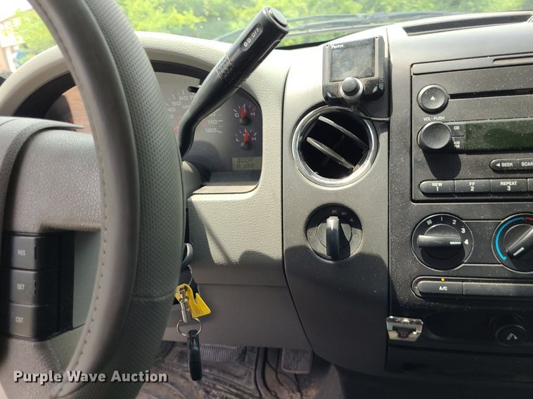 image for item DN8527 2005 Ford F150 XL  SuperCrew pickup truck