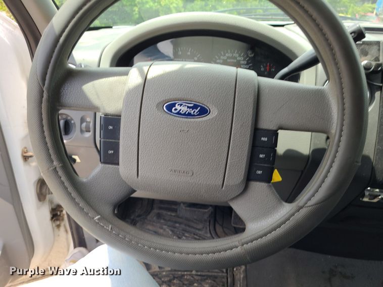 image for item DN8527 2005 Ford F150 XL  SuperCrew pickup truck