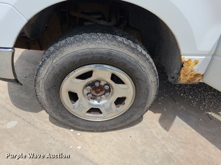 image for item DN8527 2005 Ford F150 XL  SuperCrew pickup truck