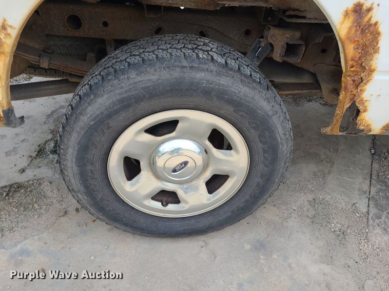 image for item DN8527 2005 Ford F150 XL  SuperCrew pickup truck