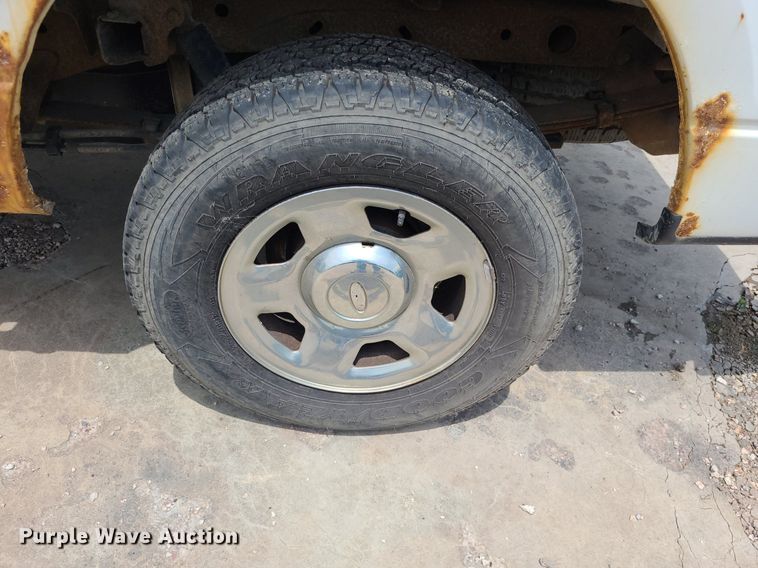 image for item DN8527 2005 Ford F150 XL  SuperCrew pickup truck