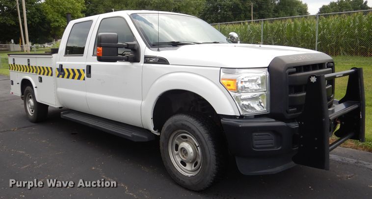 image for item DN8592 2016 Ford F250 Super Duty XL  Crew Cab utility bed pickup truck