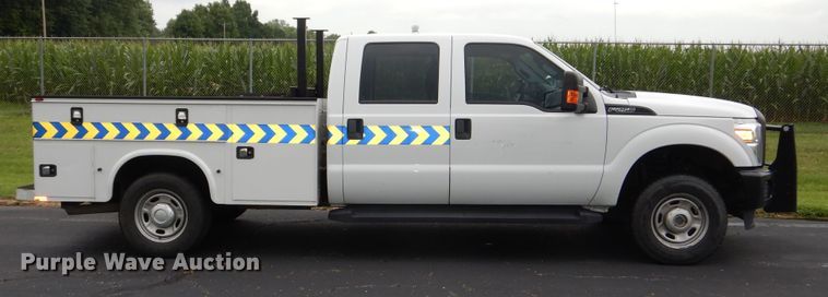 image for item DN8592 2016 Ford F250 Super Duty XL  Crew Cab utility bed pickup truck