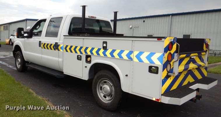 image for item DN8592 2016 Ford F250 Super Duty XL  Crew Cab utility bed pickup truck