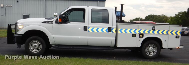 image for item DN8592 2016 Ford F250 Super Duty XL  Crew Cab utility bed pickup truck