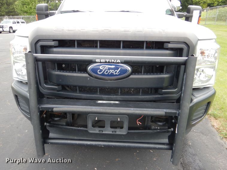 image for item DN8592 2016 Ford F250 Super Duty XL  Crew Cab utility bed pickup truck